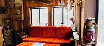 3BR Farmhouse Retreat
Country comfort with farm animals, trails & cozy spaces