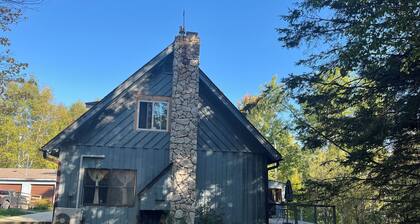 3BR Farmhouse Retreat
Country comfort with farm animals, trails & cozy spaces