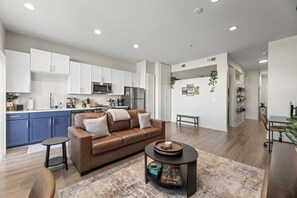 Smart TV, computer monitors