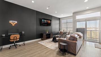 Smart TV, computer monitors