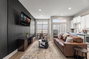 Smart TV, computer monitors