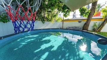 Kolam renang outdoor