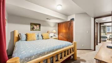 3 slaapkamers, een strijkplank/strijkijzer, reisbedje, gratis wifi