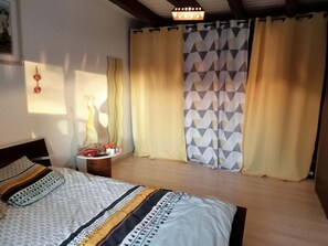 3 chambres, fer et planche à repasser, Wi-Fi, draps fournis