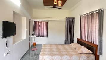 Kamar Deluks, balkon, pemandangan kebun | Meja kerja dan Wi-Fi gratis
