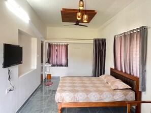 디럭스룸, 발코니, 정원 전망 | 책상, 무료 WiFi