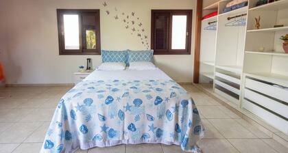 Casa com rea Gourmet e Quintal a 200 m da Praia
