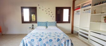 Casa com rea Gourmet e Quintal a 200 m da Praia