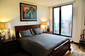 4 bedrooms, desk, iron/ironing board, WiFi