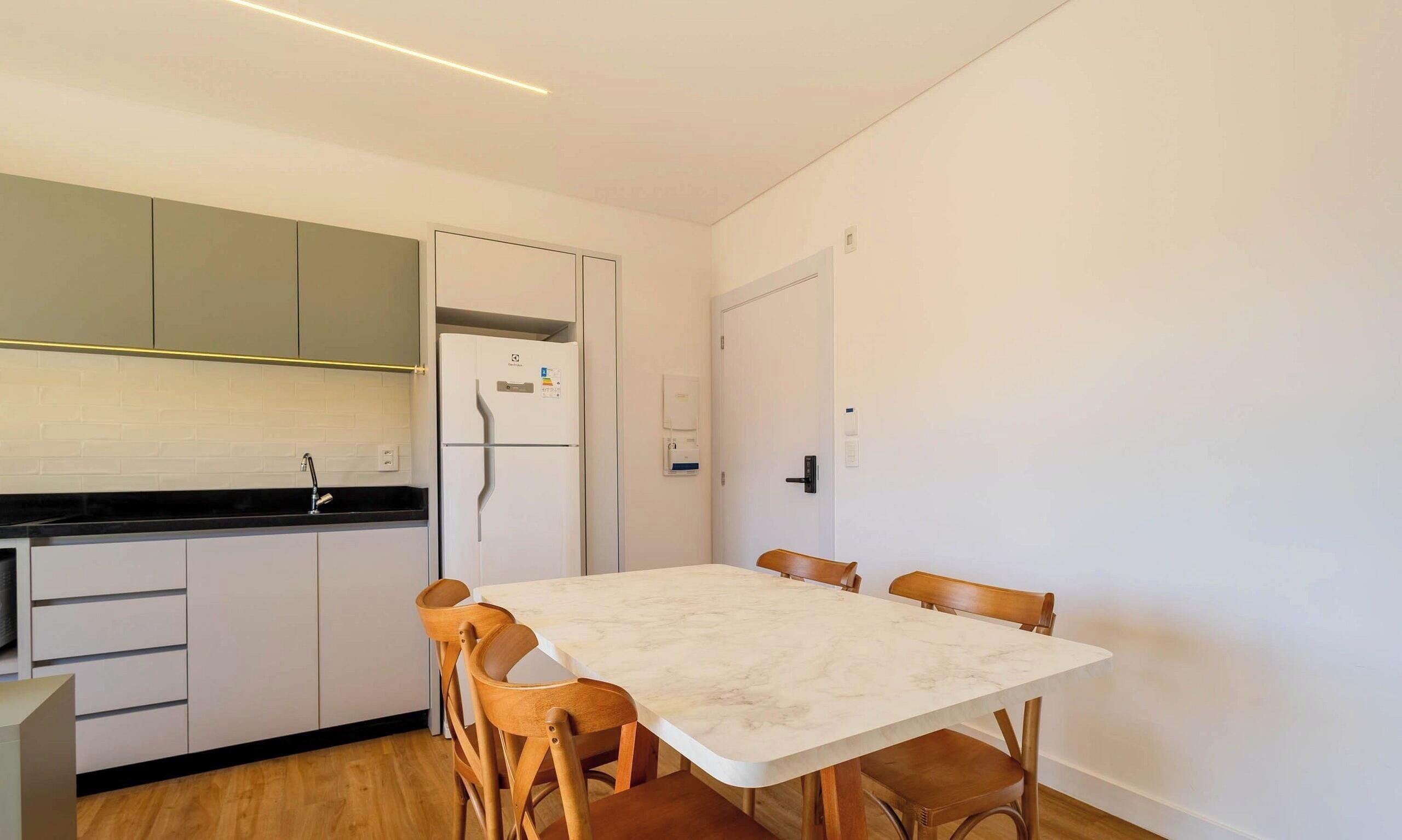 Basic Apartment | Dining
