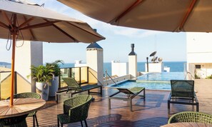 Outdoor pool - Apartments in a Building With a Pool, 180m From the Beach in Bombinhas - Sfrs (Bombinhas)