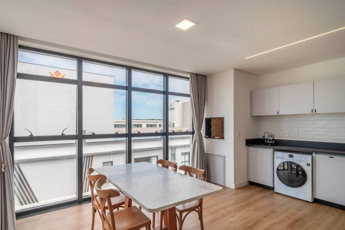 Basic Apartment | Dining