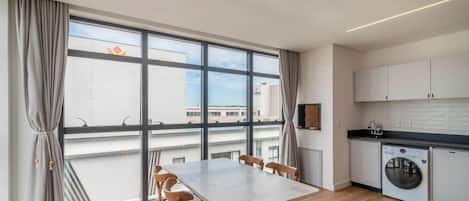 Basic Apartment | Dining