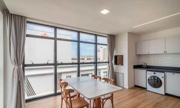 Basic Apartment | Dining - Apartments in a Building With a Pool, 180m From the Beach in Bombinhas - Sfrs (Bombinhas)