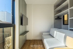 Basic Apartment | Living area - Apartments in a Building With a Pool, 180m From the Beach in Bombinhas - Sfrs (Bombinhas)