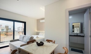 Interior - Apartments in a Building With a Pool, 180m From the Beach in Bombinhas - Sfrs (Bombinhas)