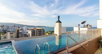 Apartments in a Building With a Pool, 180m From the Beach in Bombinhas - Sfrs