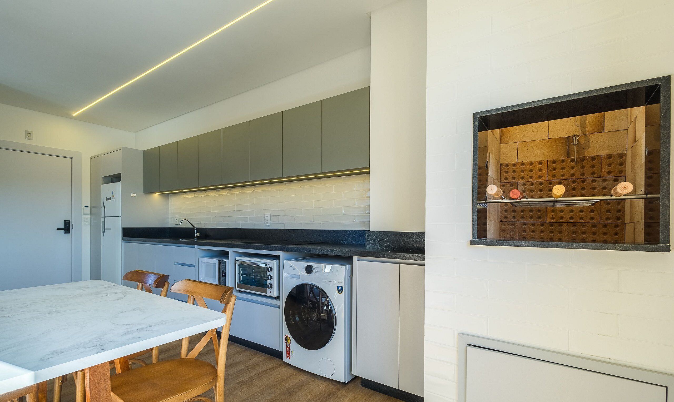 Basic Apartment | Dining