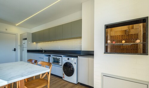 Apartments in a Building With a Pool, 180m From the Beach in Bombinhas - Sfrs