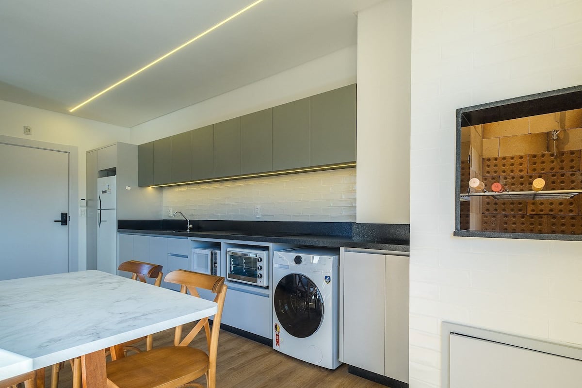 Basic Apartment | Dining