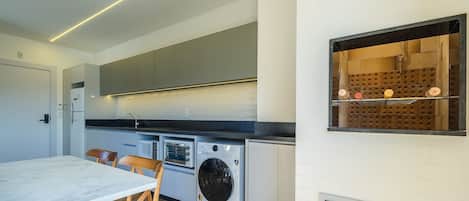 Basic Apartment | Dining