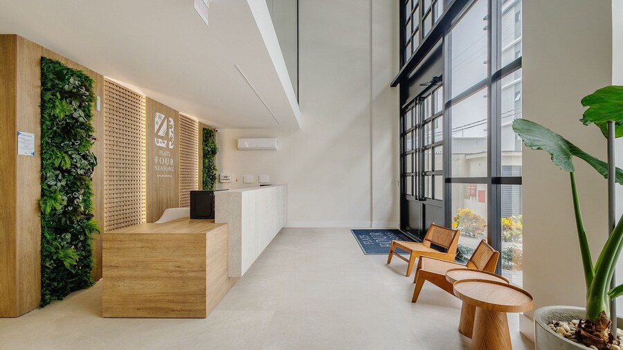 Apartments in a Building With a Pool, 220m From the Beach in Bombinhas - Sfrs