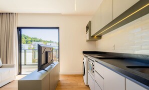 Interior - Apartments in a Building With a Pool, 180m From the Beach in Bombinhas - Sfrs (Bombinhas)