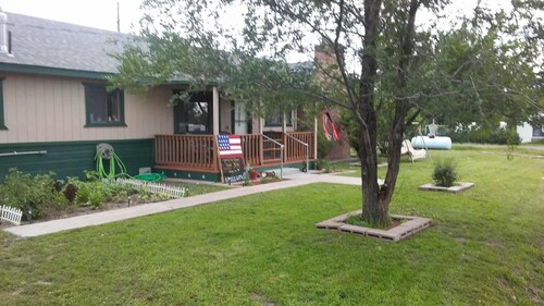 Delightful 3-bedroom house right in the heart of Eagar.