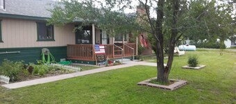 Delightful 3-bedroom house right in the heart of Eagar.