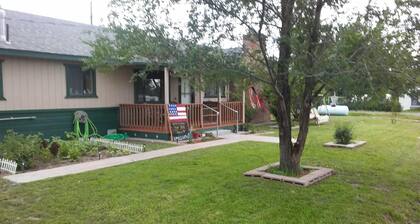 Delightful 3-bedroom house right in the heart of Eagar.