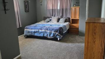 3 bedrooms, iron/ironing board, WiFi, bed sheets