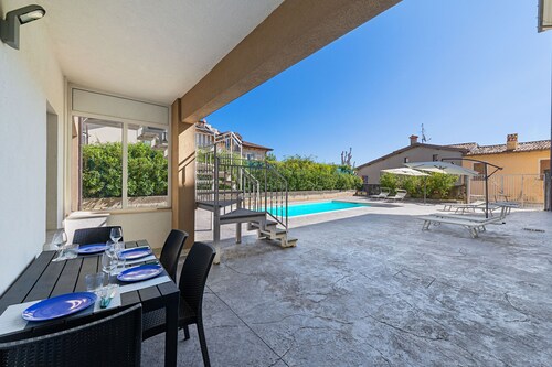 Spacious ground floor apartment with pool