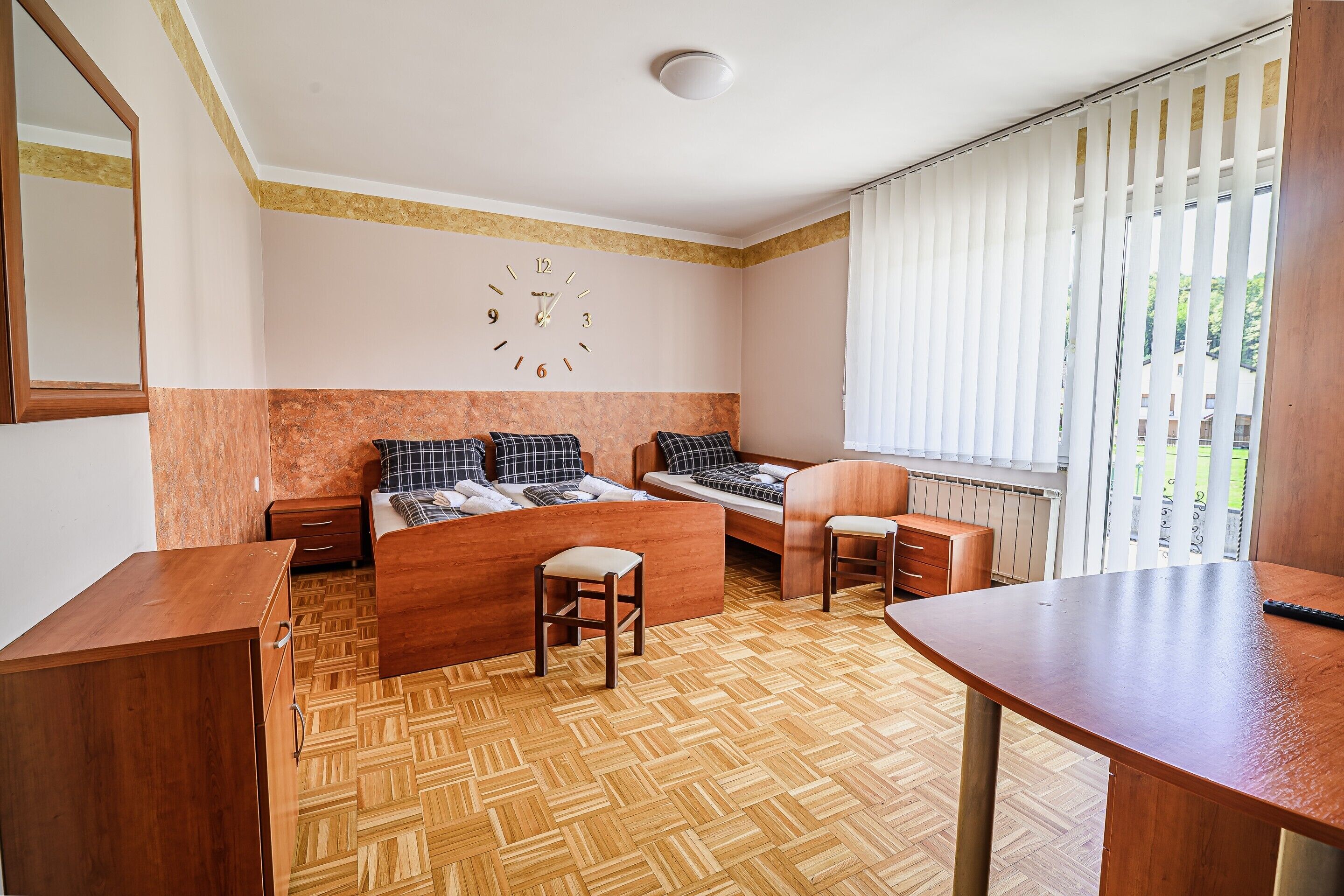 1 bedroom, internet, bed sheets