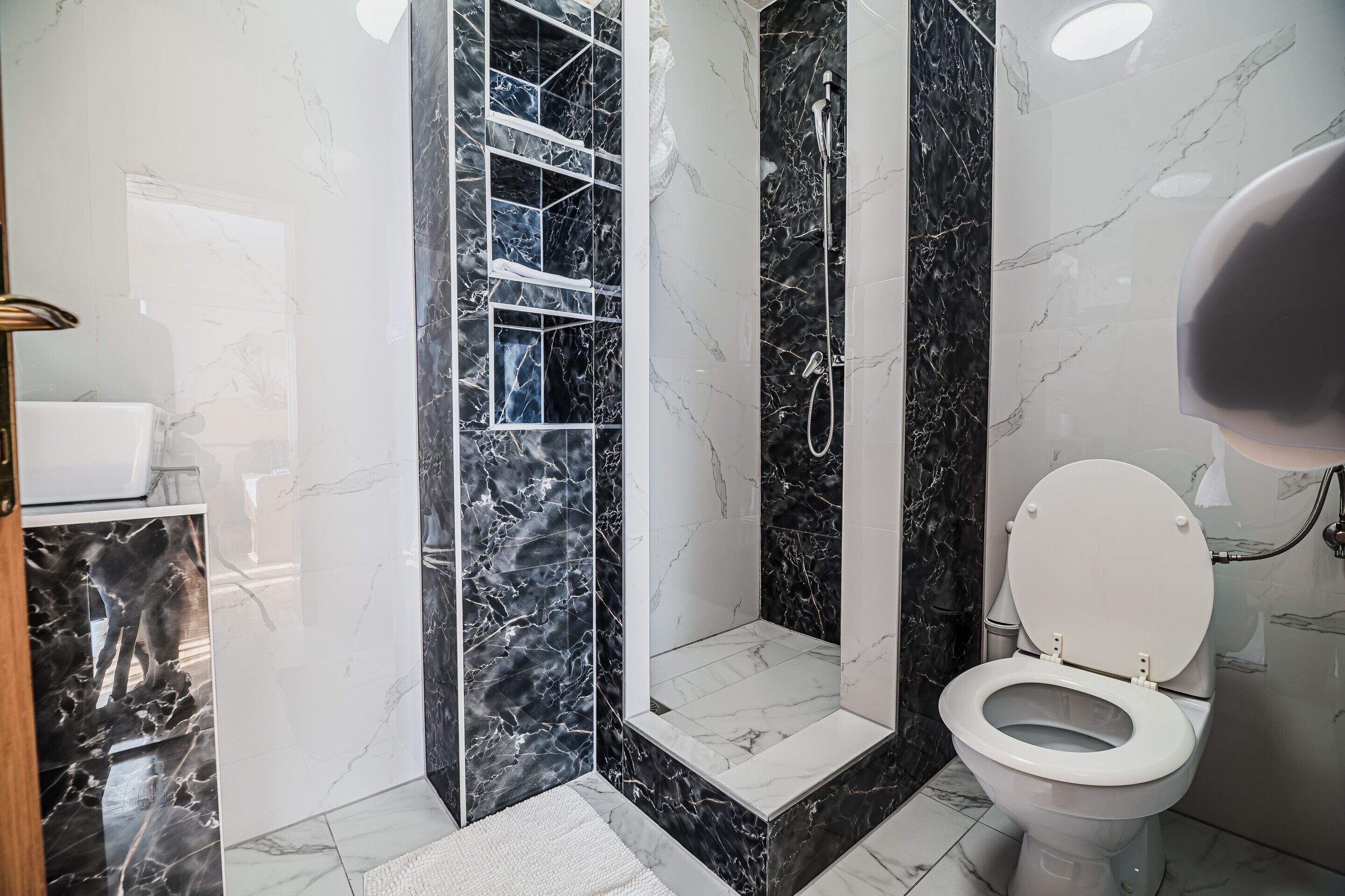 Dusche, Haartrockner, Handtücher