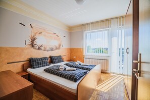 1 bedroom, internet, bed sheets