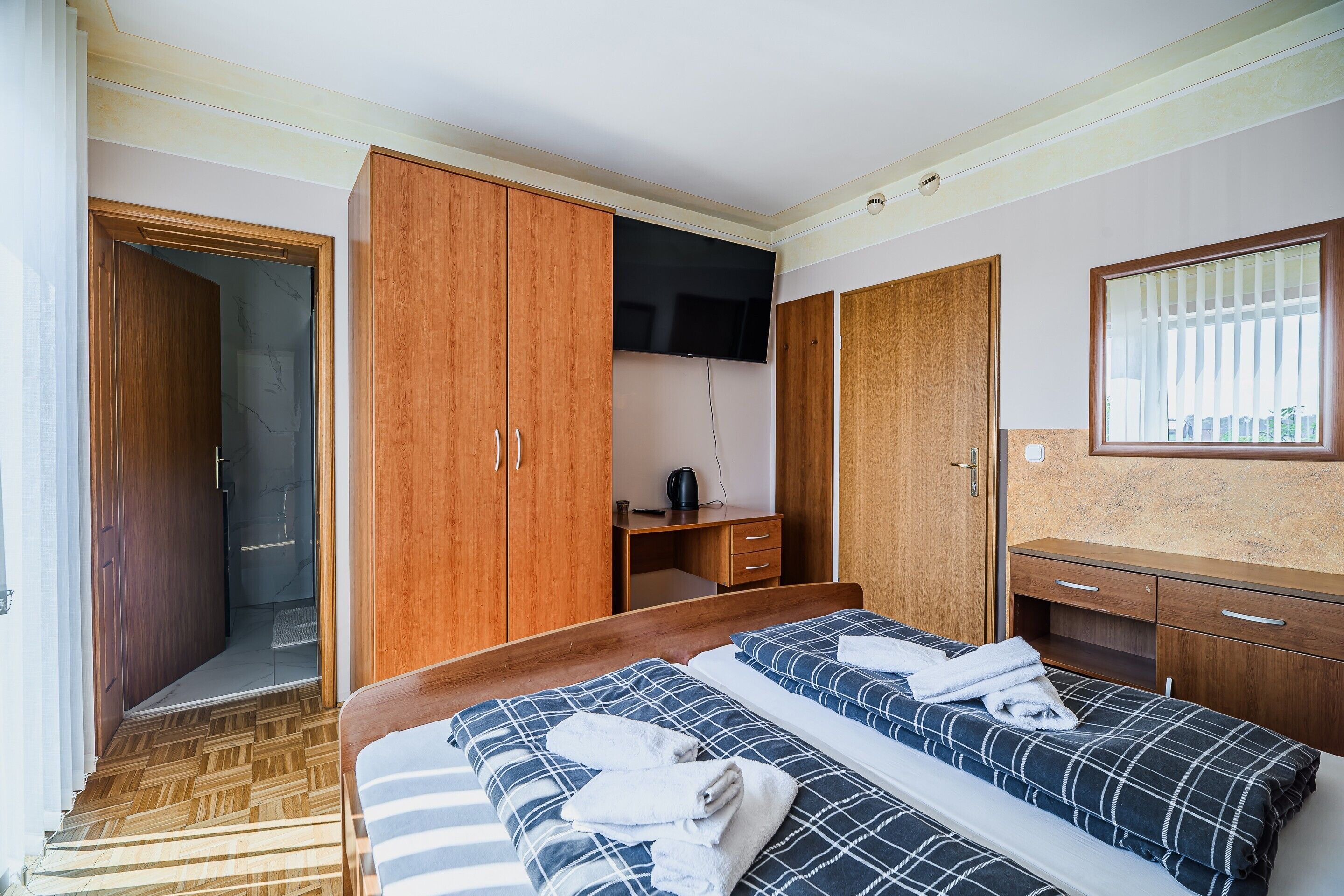 1 bedroom, internet, bed sheets