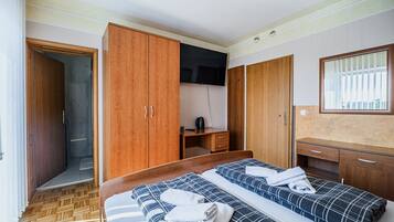 1 bedroom, internet, bed sheets