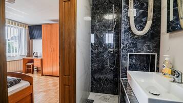 Shower, hair dryer, towels