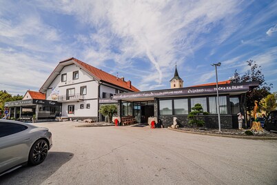 Comfortable Apartment with Terrace at Siva Čaplja