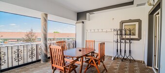 Comfortable Apartment with Terrace at Siva Čaplja