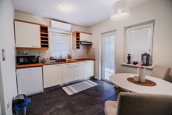 Fridge, microwave, stovetop, toaster