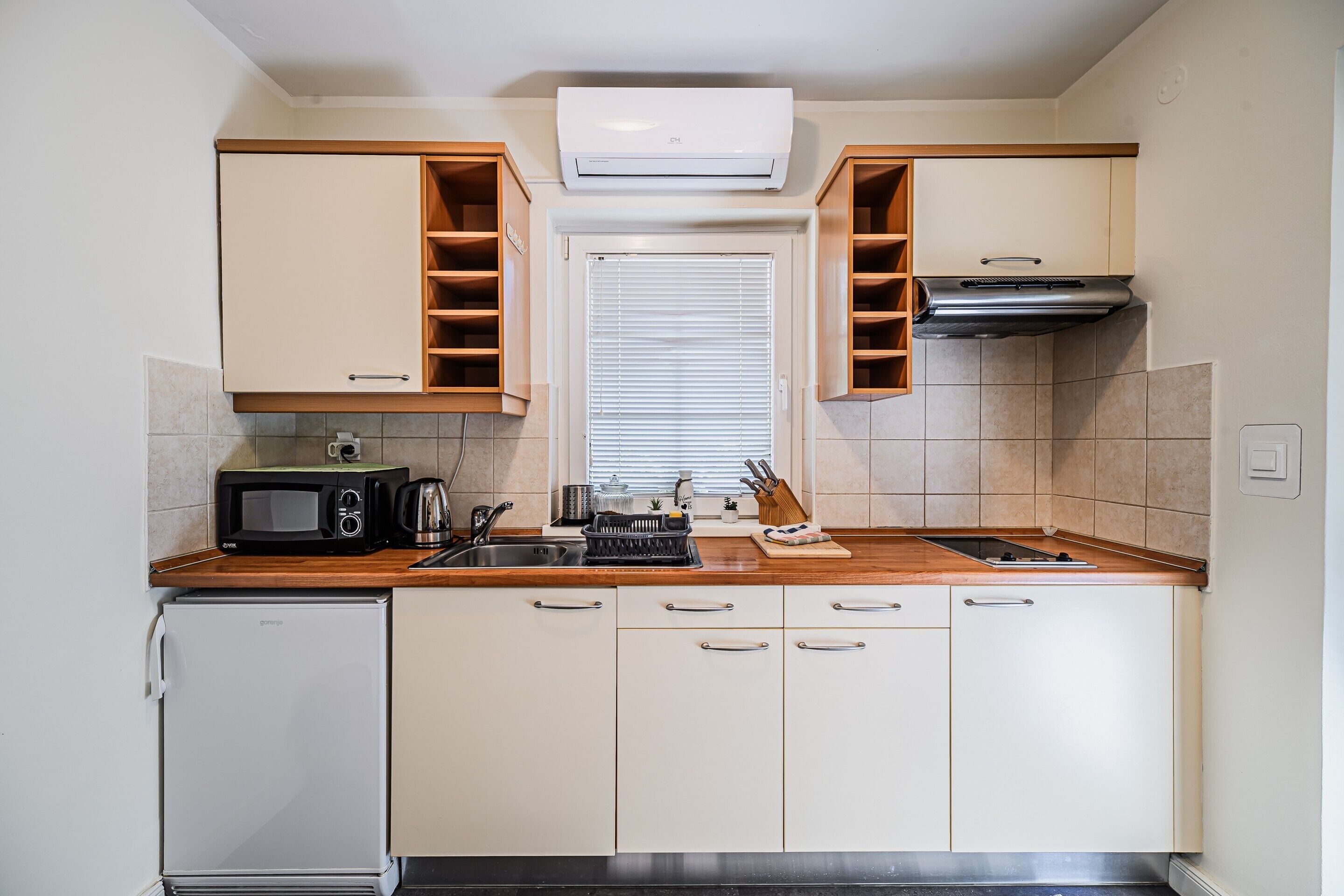 Fridge, microwave, stovetop, toaster