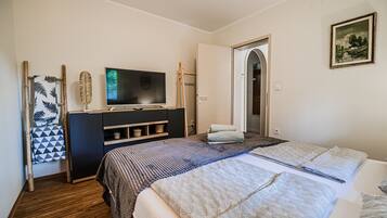 1 bedroom, iron/ironing board, bed sheets
