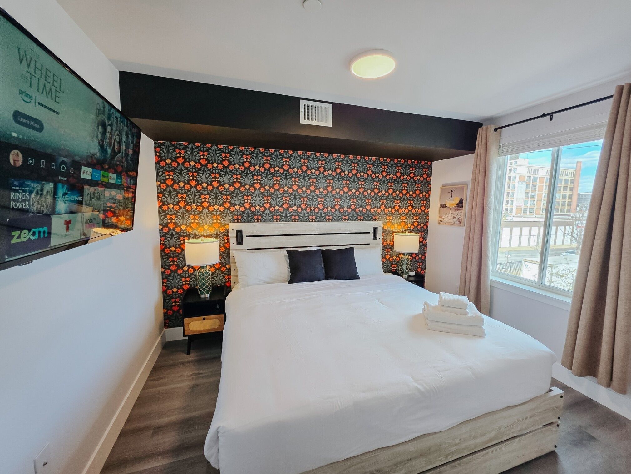 2 bedrooms, desk, iron/ironing board, travel cot