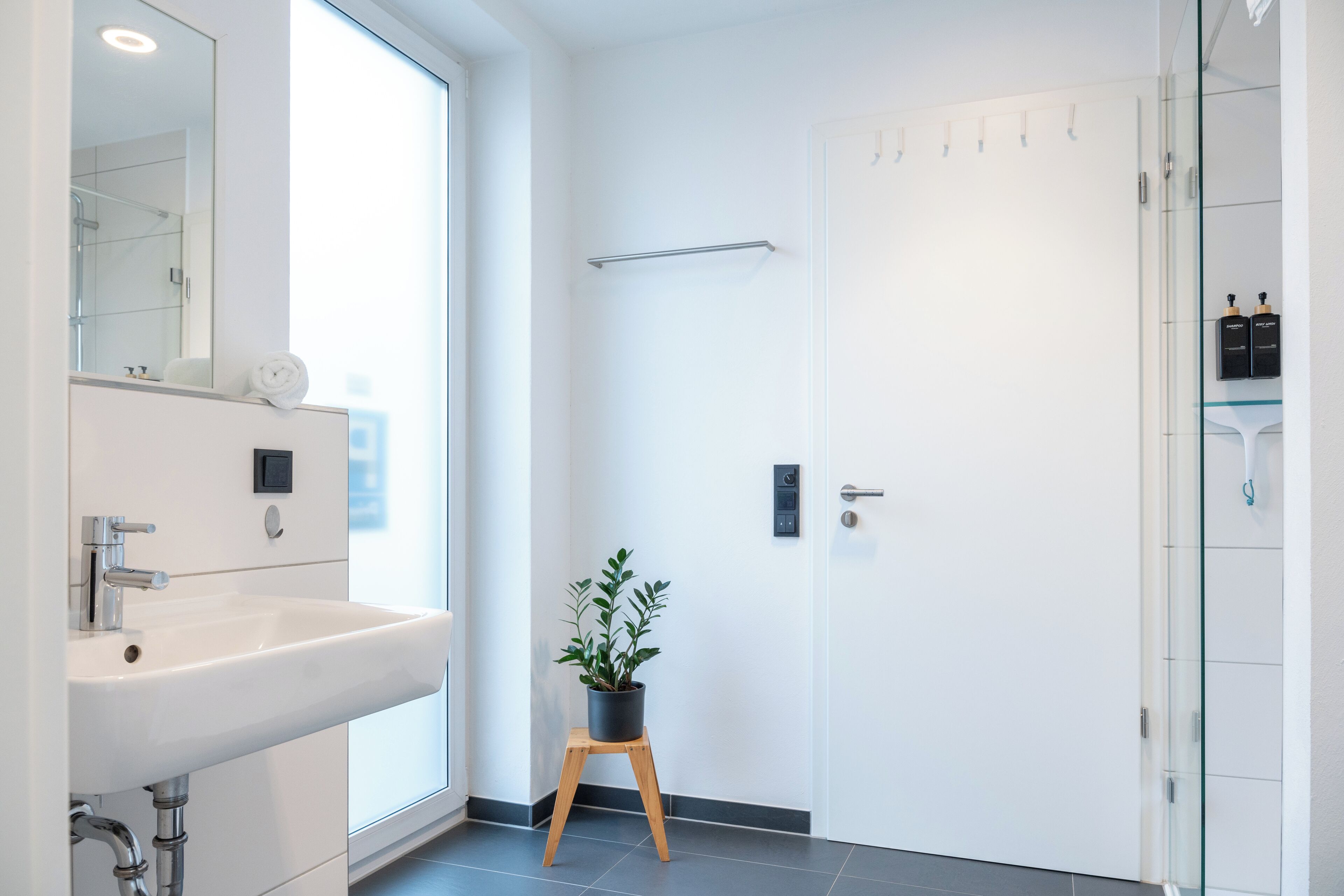 Dusche, Haartrockner, Handtücher, Seife