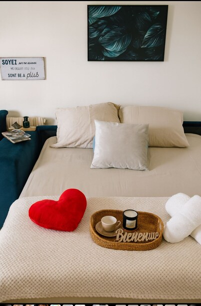 F1 bright cosy pool view balcony and private parking