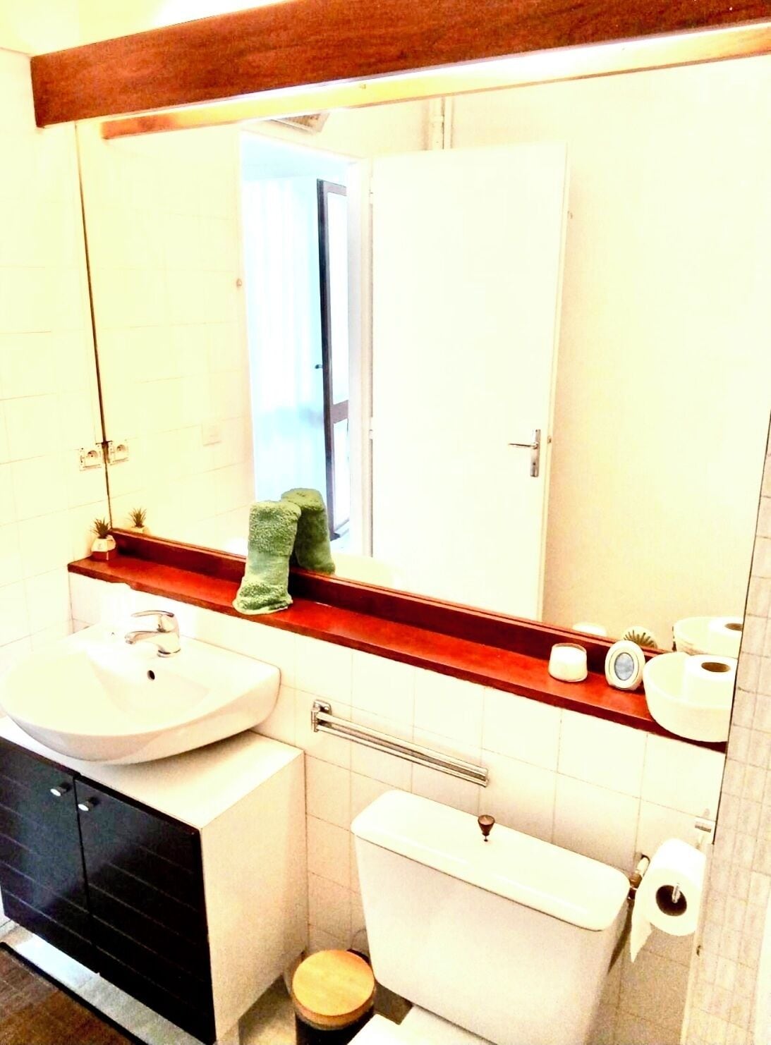 Serviettes fournies, savon, papier toilette