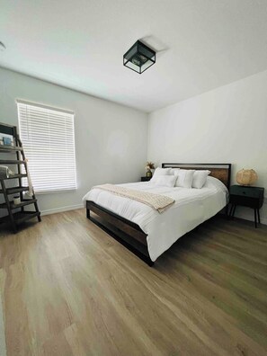 3 bedrooms, WiFi, bed sheets - Adrian's Pad Minutes from WEC, OBS, FAST & HITS. Located off of W Hwy 40 (Ocala)
