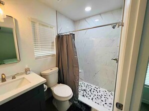 シャワー、ヘアドライヤー、石鹸