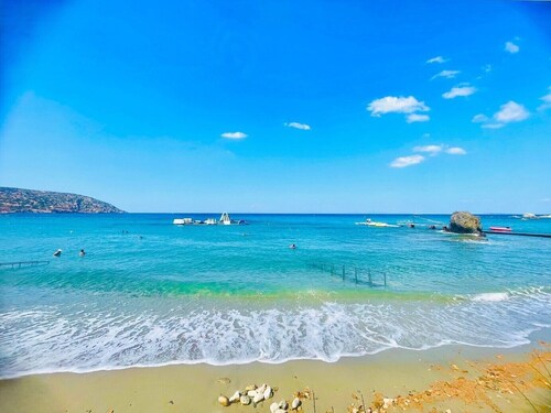Saroné Villa beachfront & amazing sunset view in Mavro Lithari Athens Riviera